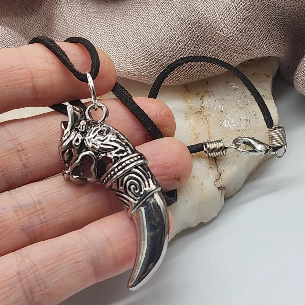 ❤️ Silver plated Woolf Tooth Pendant Black Cord Tiger Leon Celtic Ethnic Boho